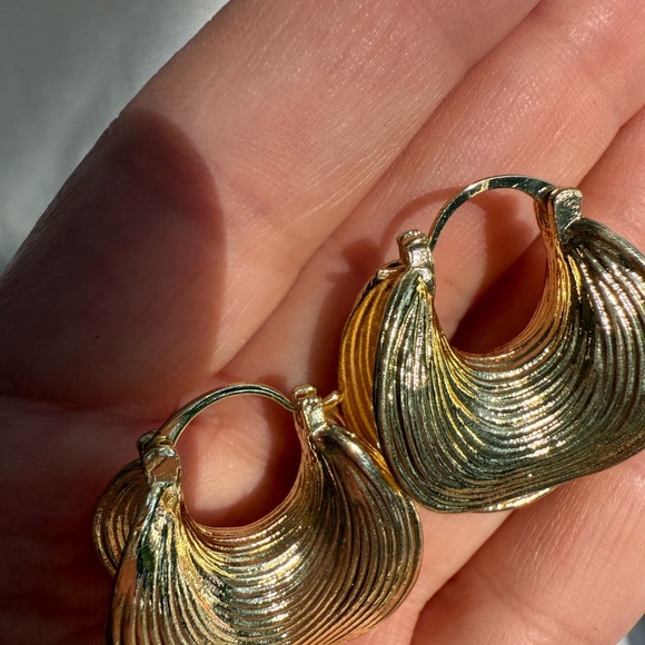 Zara 18K Gold color Crescent Hoop Earrings - Picture 8 of 8
